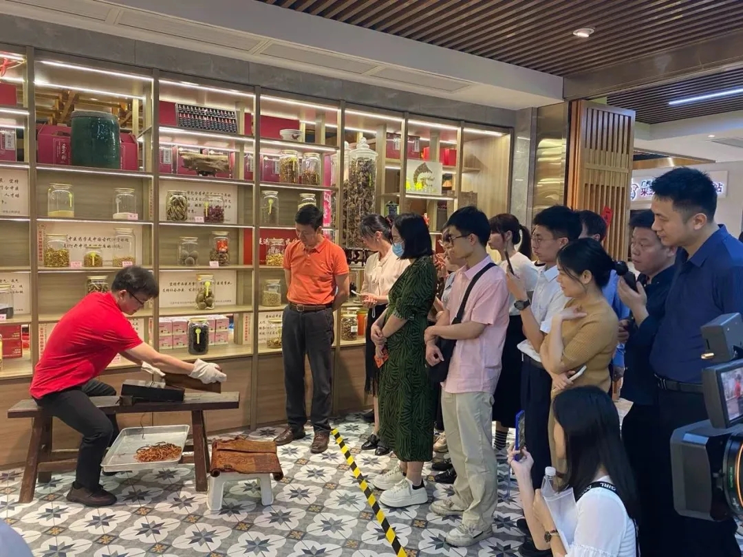 广东省2024年“寻找身边最美药师”评选活动启动仪式在采芝林药业顺利举行