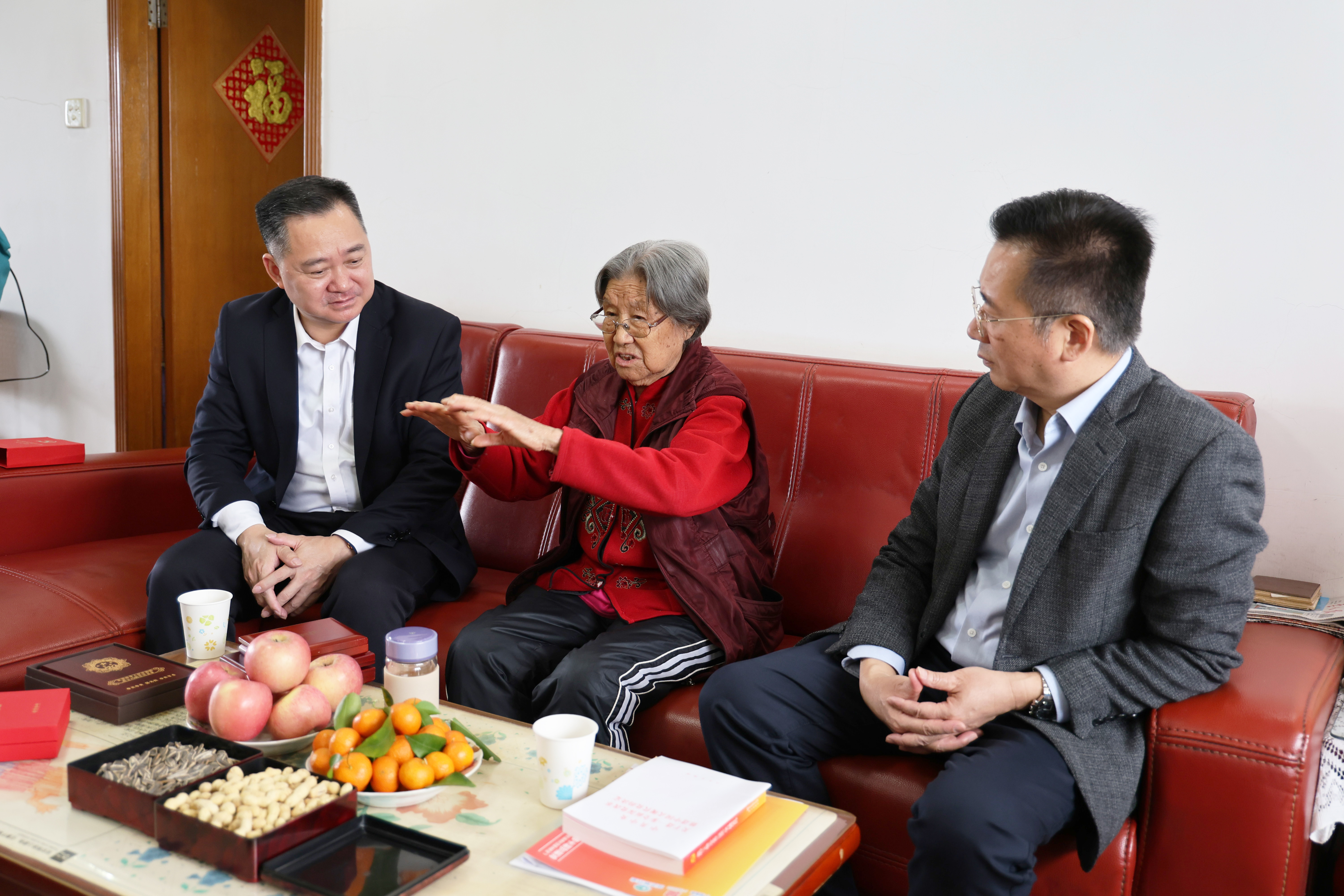 岁寒情深丨广药集团党委书记、董事长李小军慰问采芝林离休老党员