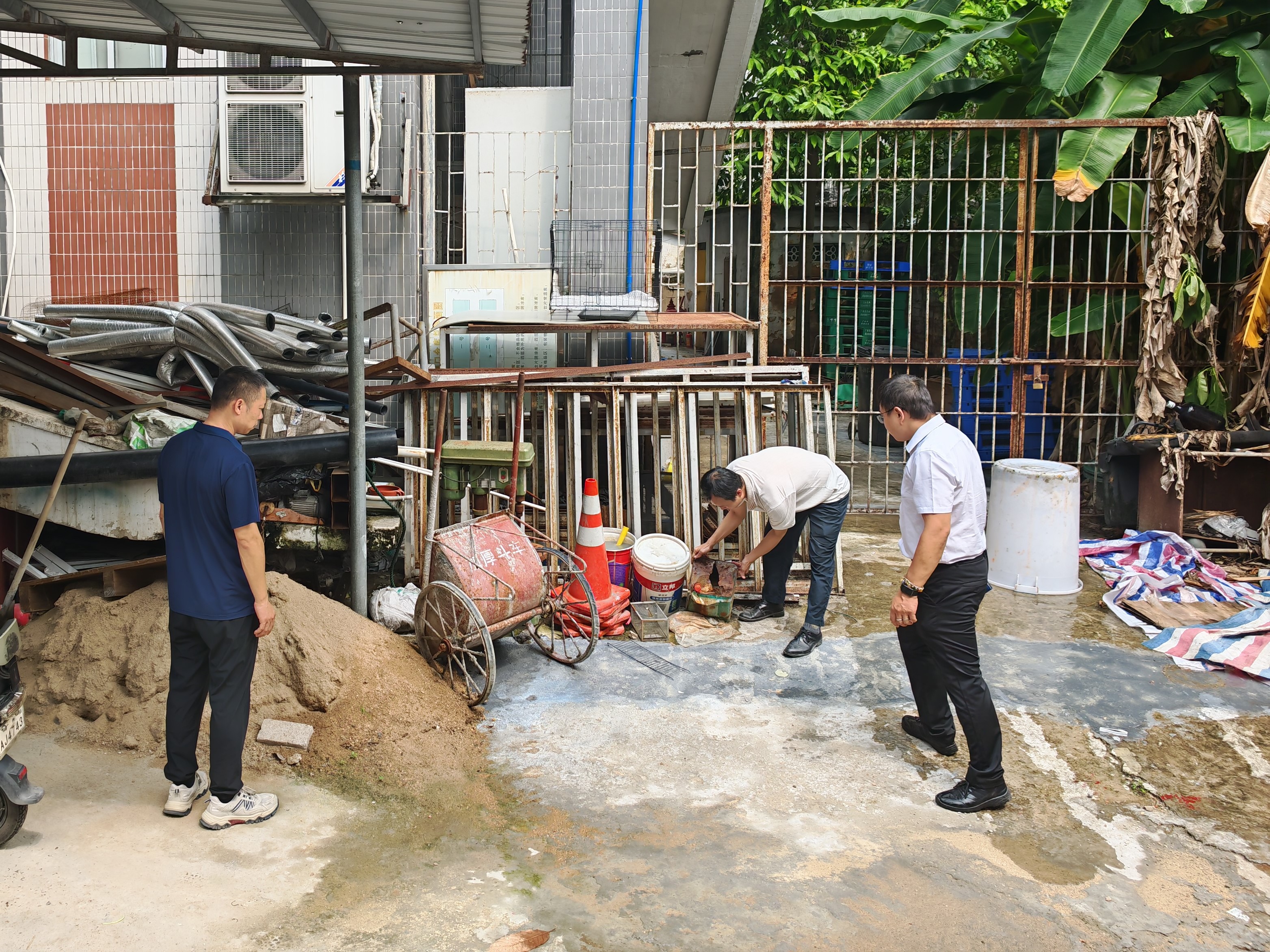 采芝林药业纪委联合安全保卫部开展蚊虫滋生点地毯式排查