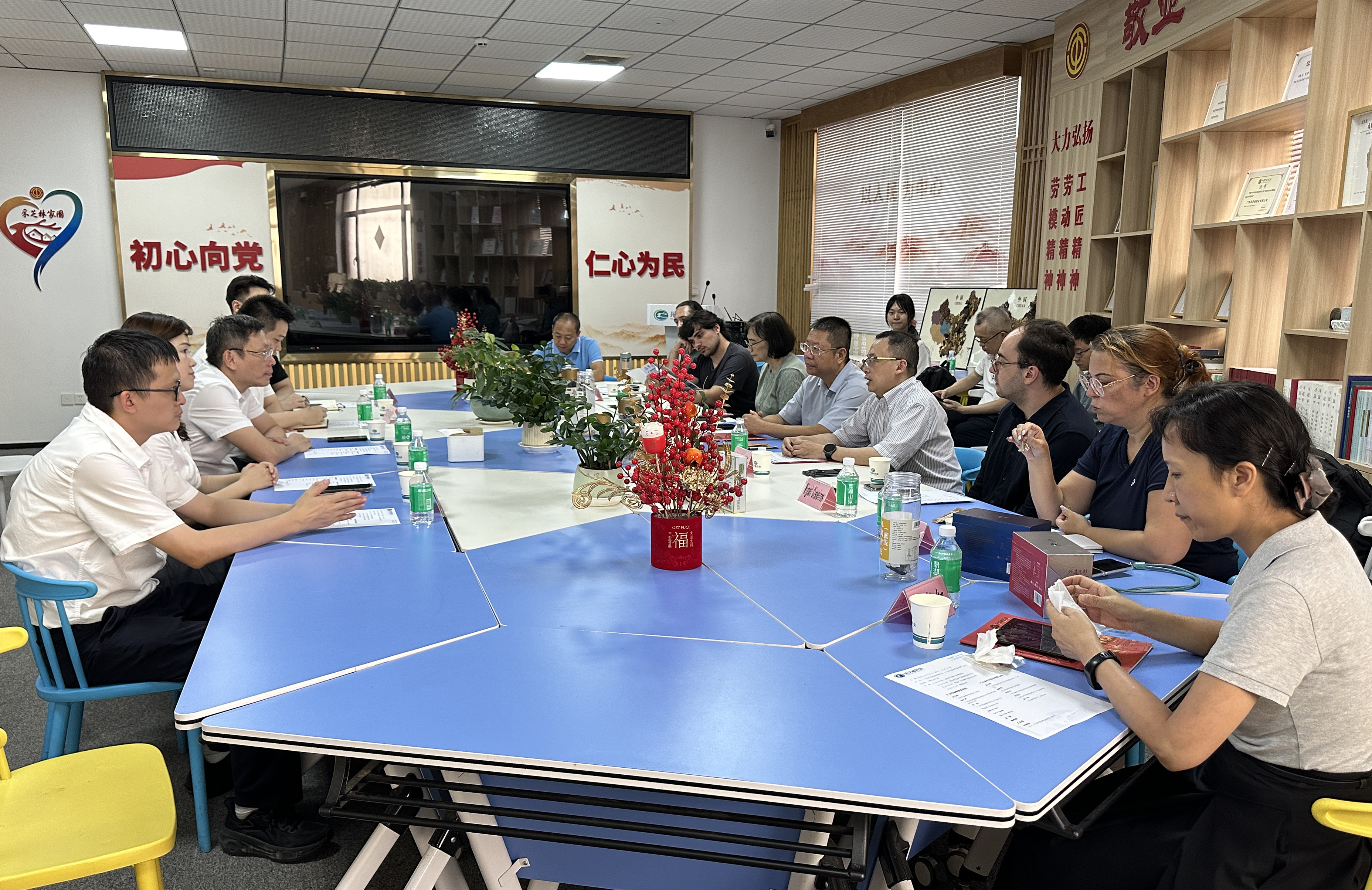 中葡联合实验室到采芝林公司调研，共探中医药传承创新与国际合作新路径